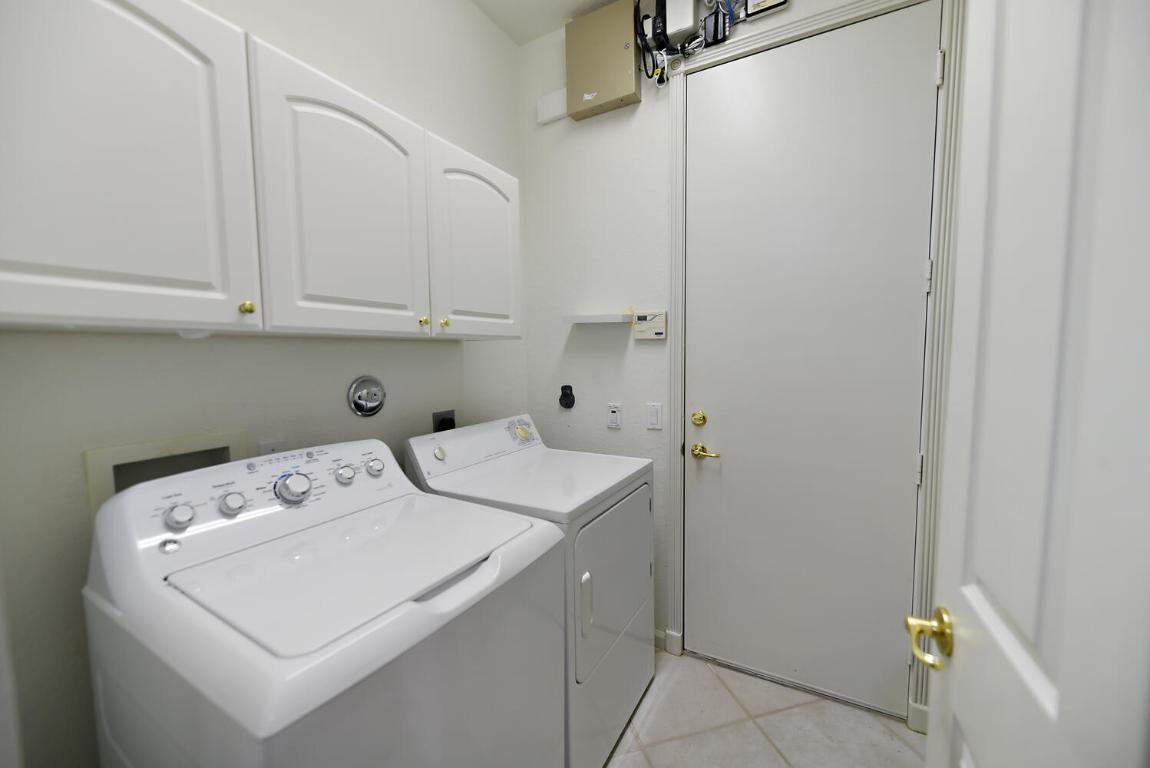 VALENCIA LAKES - Residential