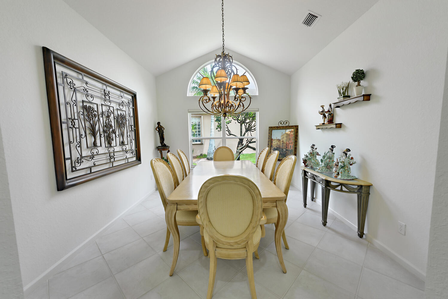 VALENCIA LAKES - Residential