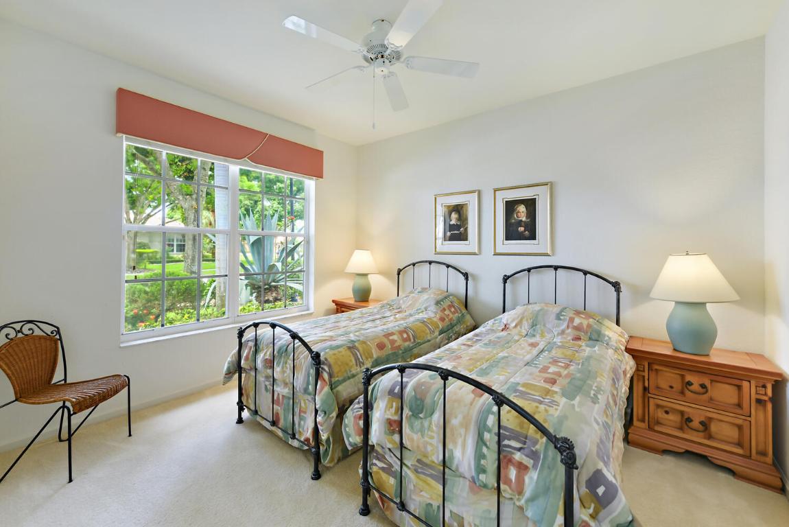 VALENCIA LAKES - Residential