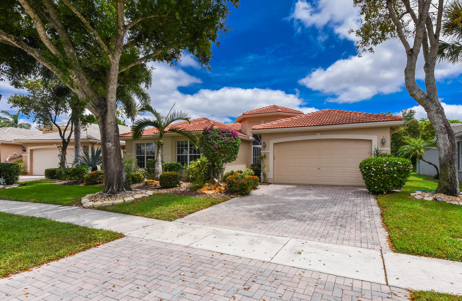 VALENCIA LAKES - Residential