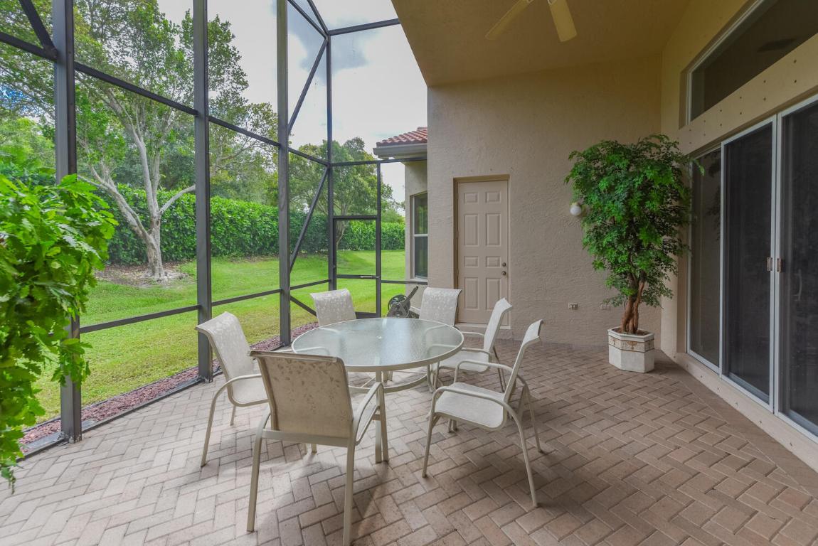 VALENCIA LAKES - Residential