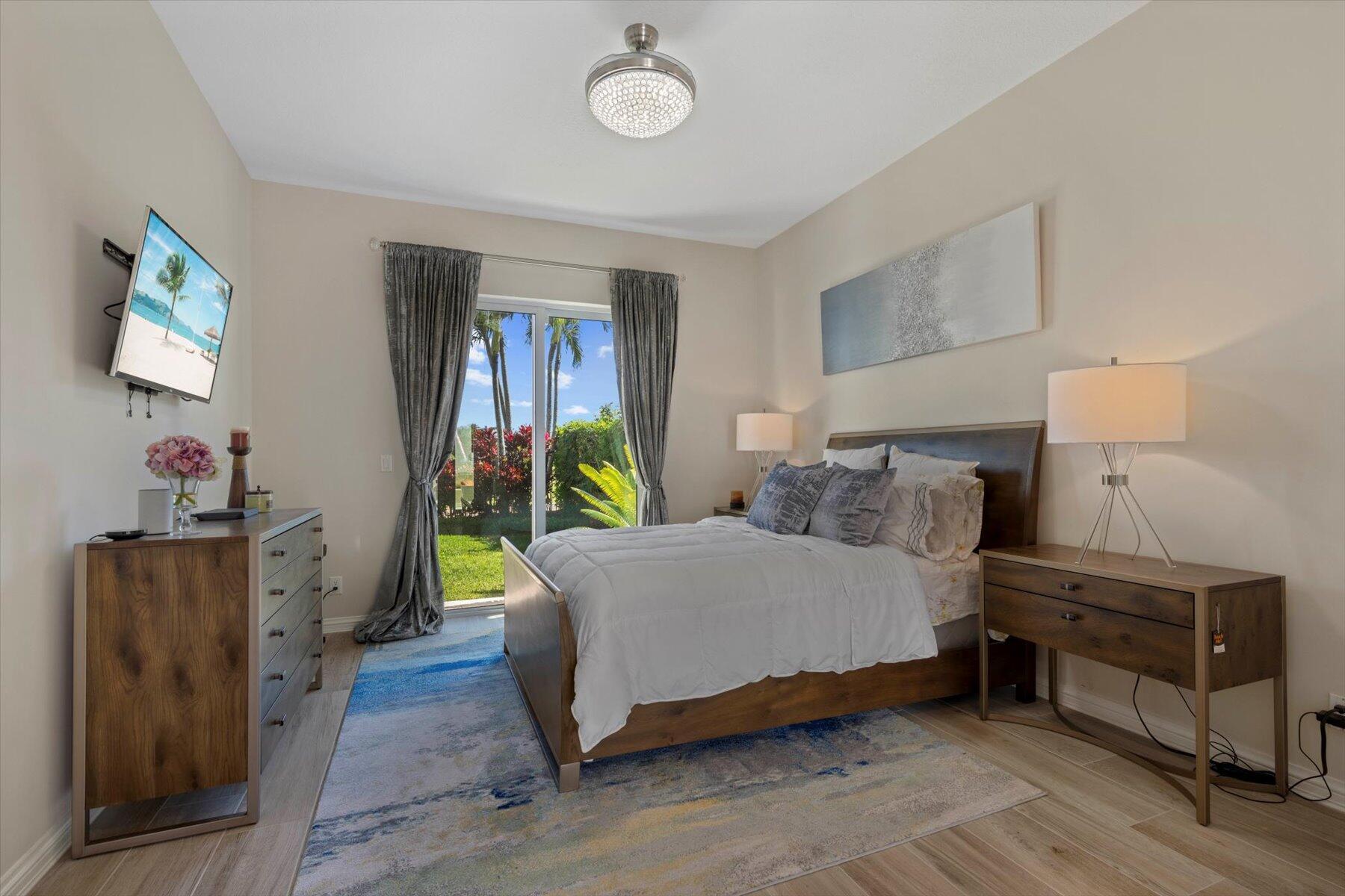 BREAKERS WEST - Residential