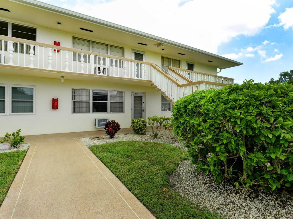 Photo of 317 Northampton P, West Palm Beach, FL 33417 (MLS # B26034039)