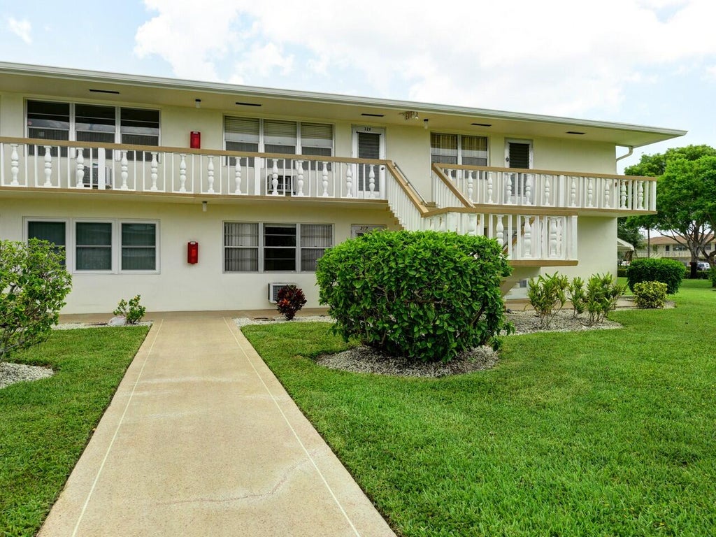 Photo of 317 Northampton P, West Palm Beach, FL 33417 (MLS # B26034039)