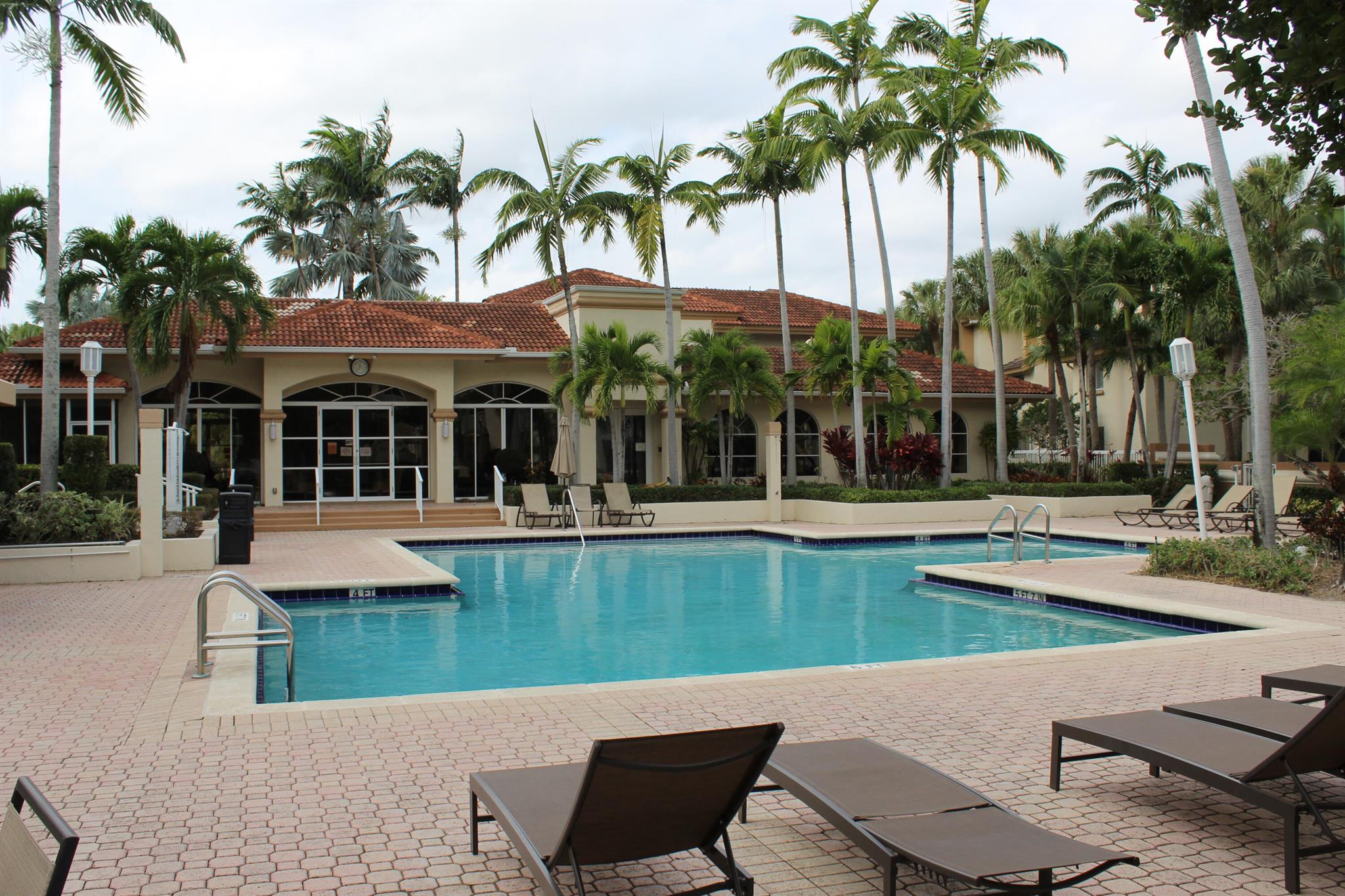 STERLING VILLAGES OF PALM BEACH LAKES CONDO - Residential Lease