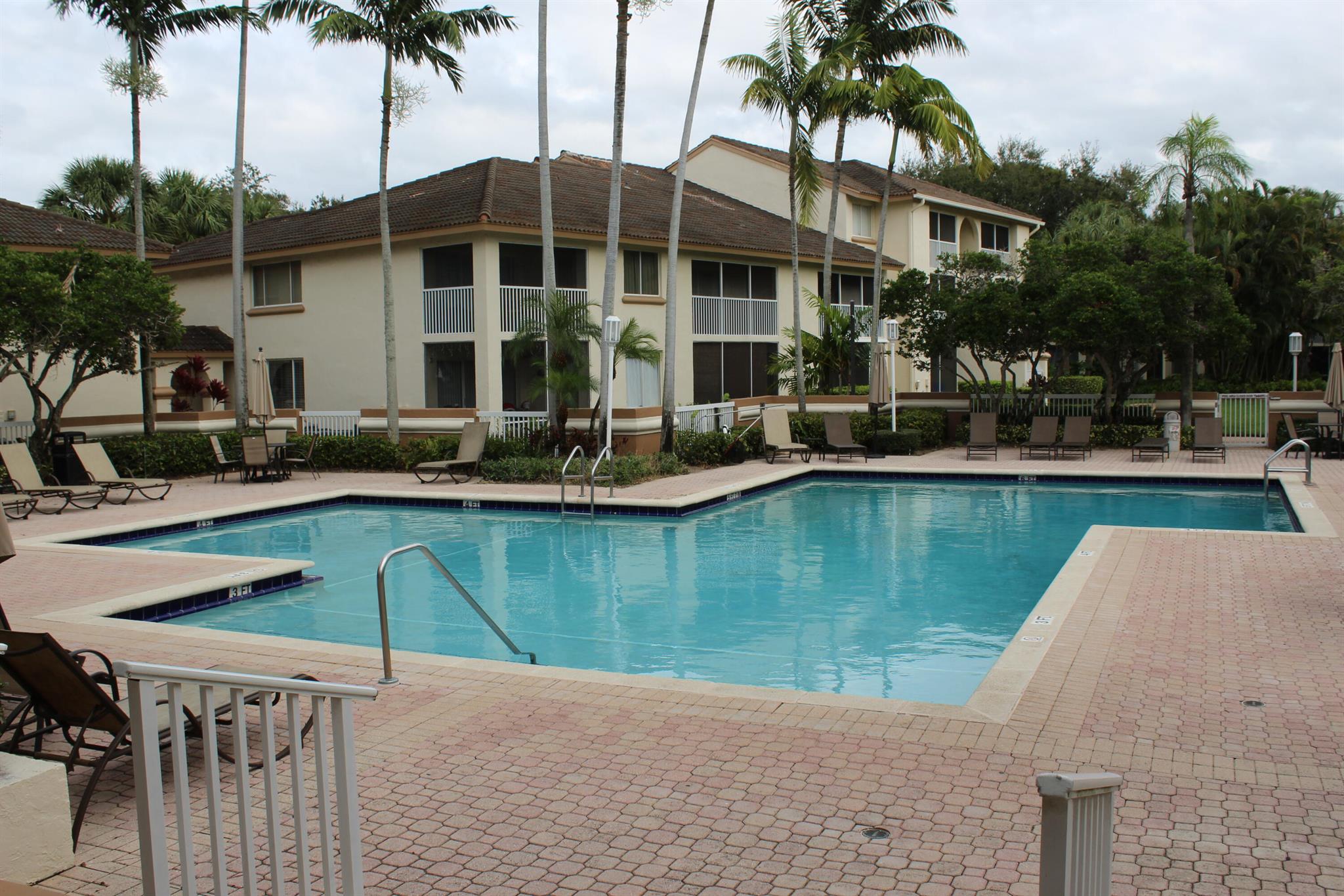 STERLING VILLAGES OF PALM BEACH LAKES CONDO - Residential Lease