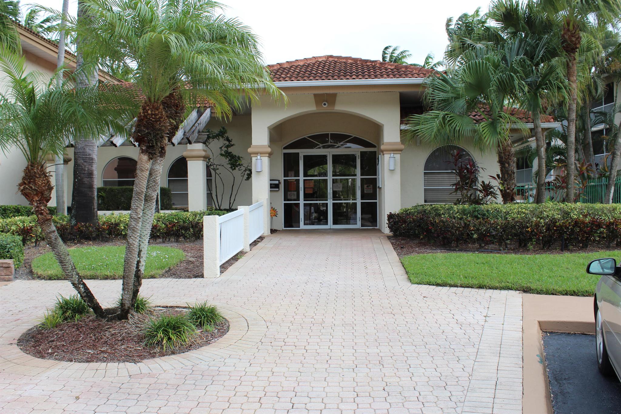 STERLING VILLAGES OF PALM BEACH LAKES CONDO - Residential Lease
