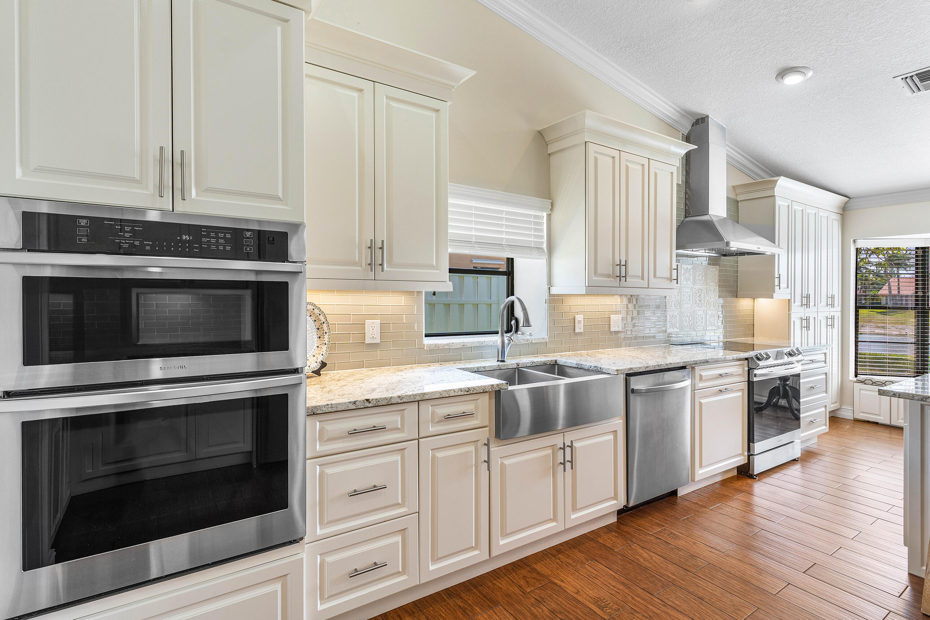 11217 Island Lakes Lane
