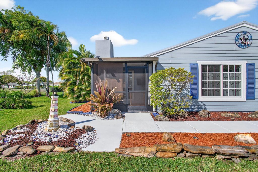 Photo of 5333 Limewood Court, Boynton Beach, FL 33472 (MLS # B26011527)