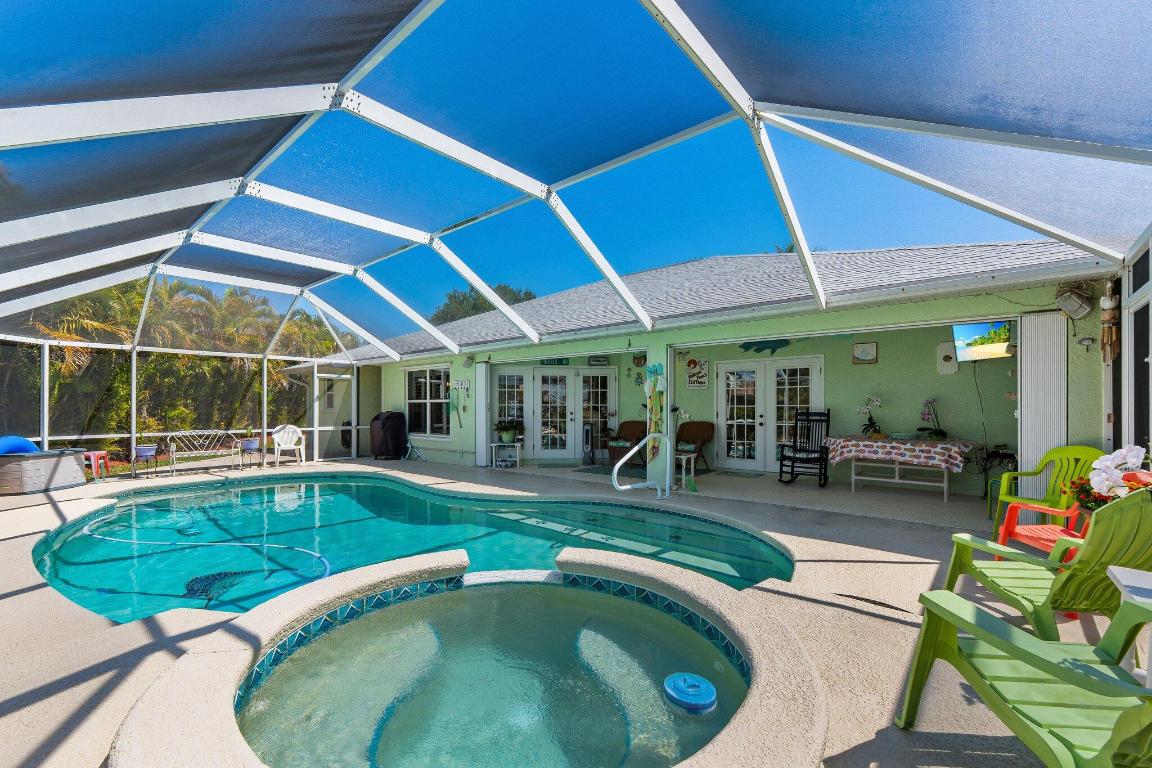 QUEEN'S COVE UNIT 1 - Residential