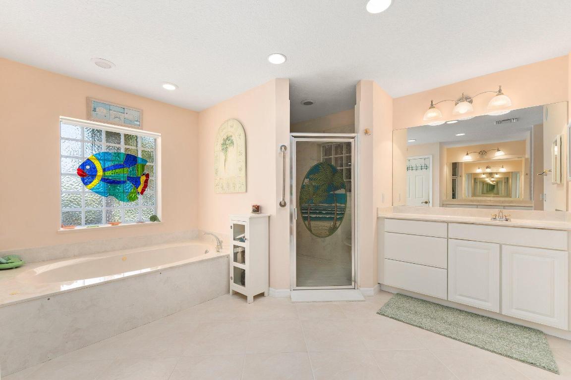 QUEEN'S COVE UNIT 1 - Residential