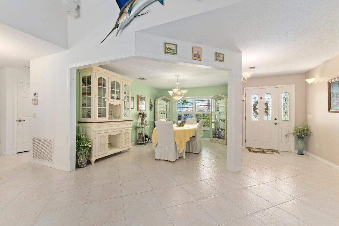 QUEEN'S COVE UNIT 1 - Residential