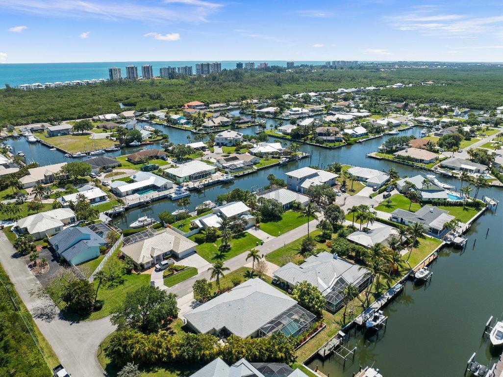 QUEEN'S COVE UNIT 1 - Residential