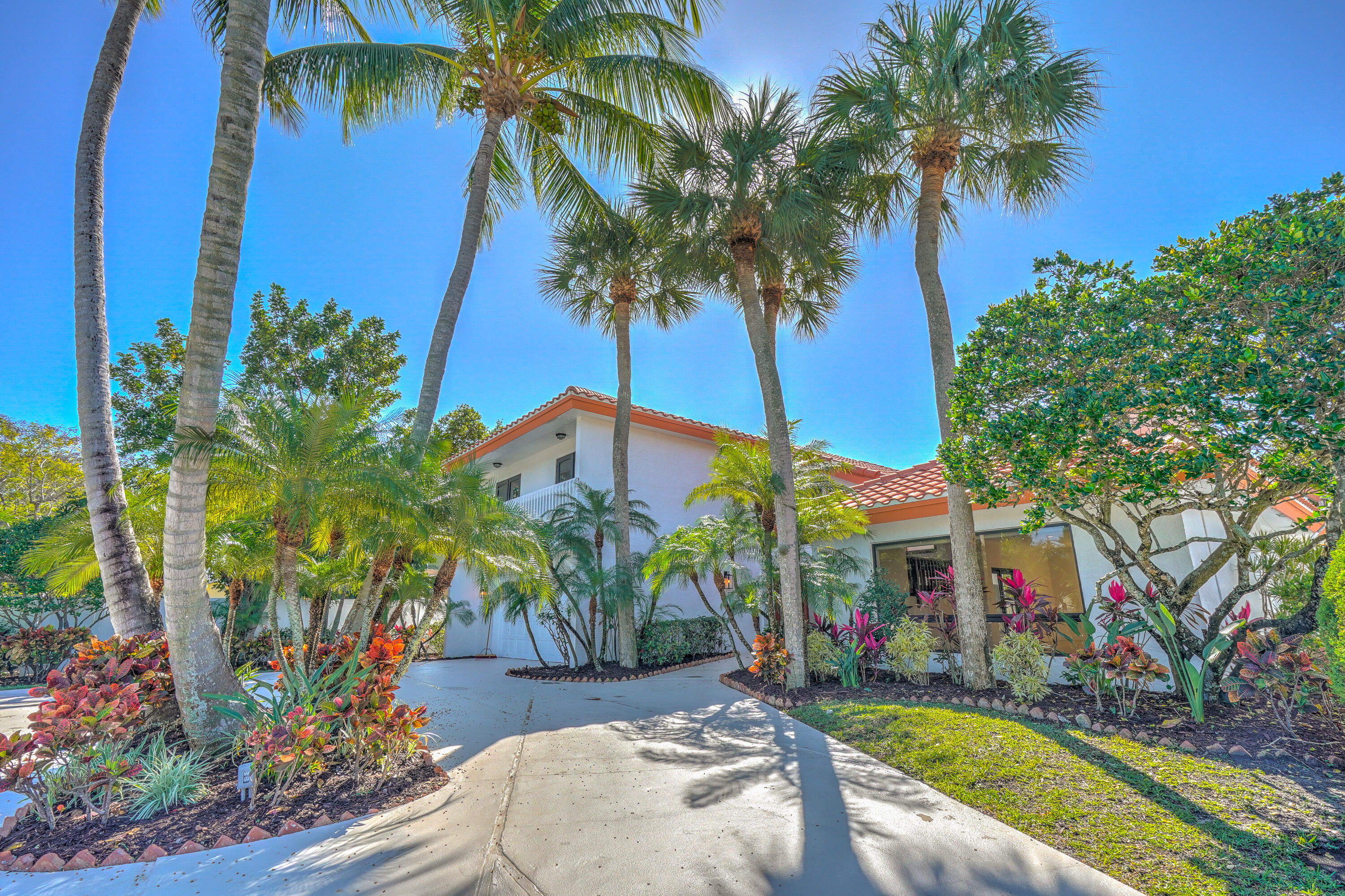 5730 Vista Linda Lane, Boca Raton, FL, 33433/$1,995,000 2 5730 Vista Linda Lane