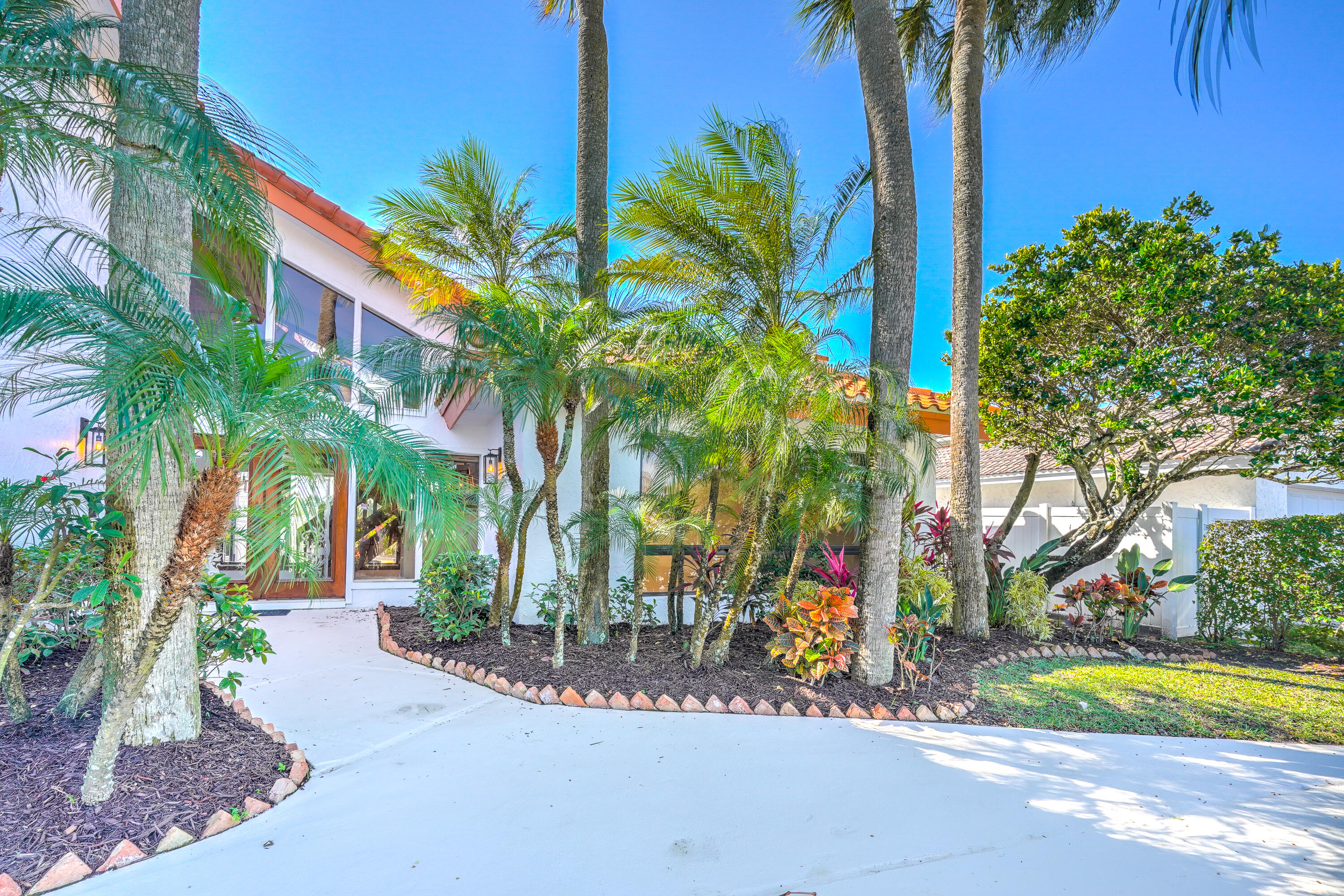 5730 Vista Linda Lane, Boca Raton, FL, 33433/$1,995,000 1 5730 Vista Linda Lane