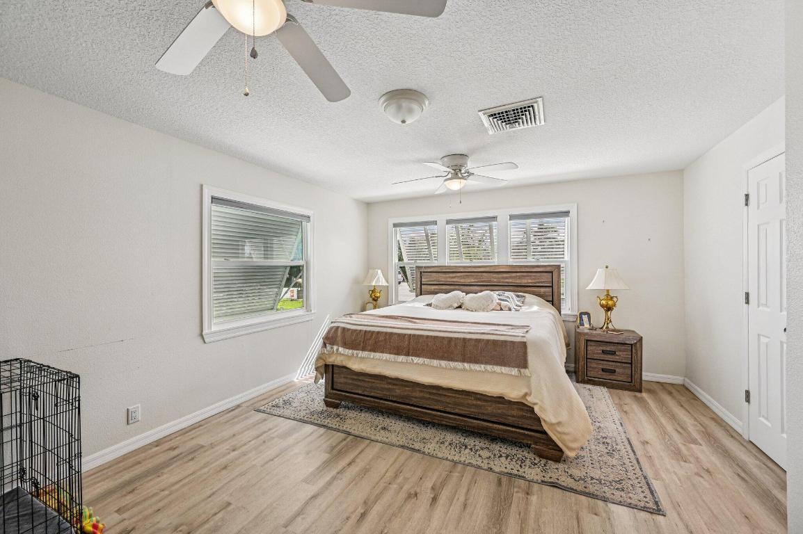 251 SE Paradise Place