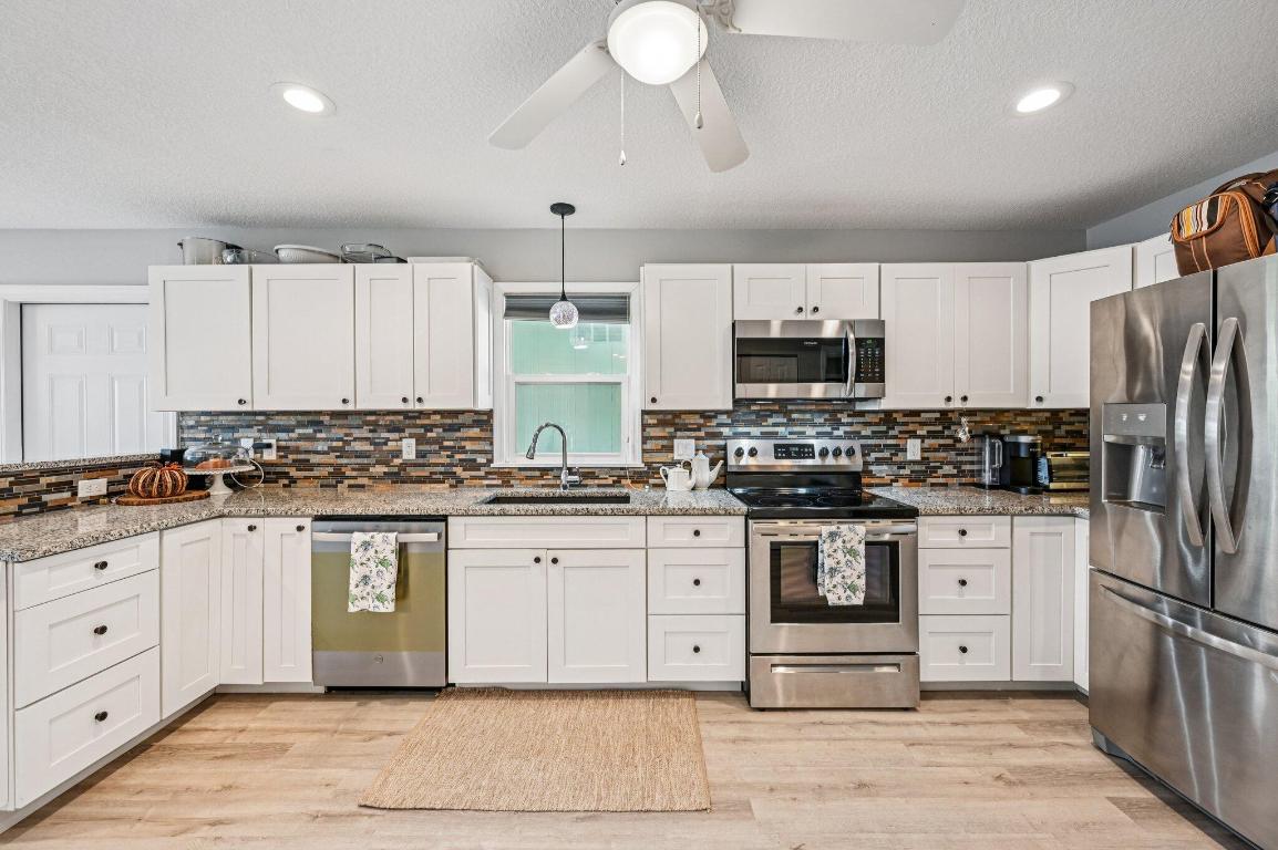 251 SE Paradise Place