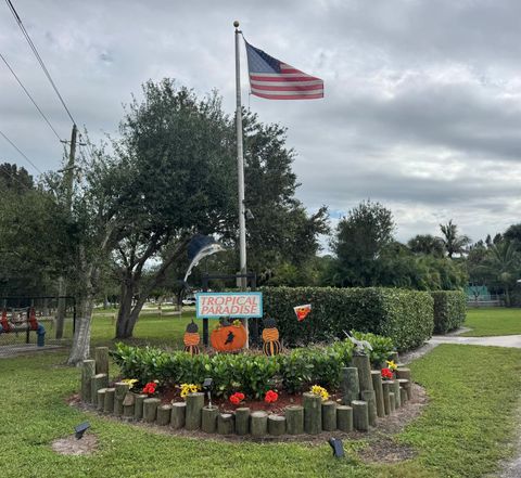 251 SE Paradise Place SE Stuart FL 34997