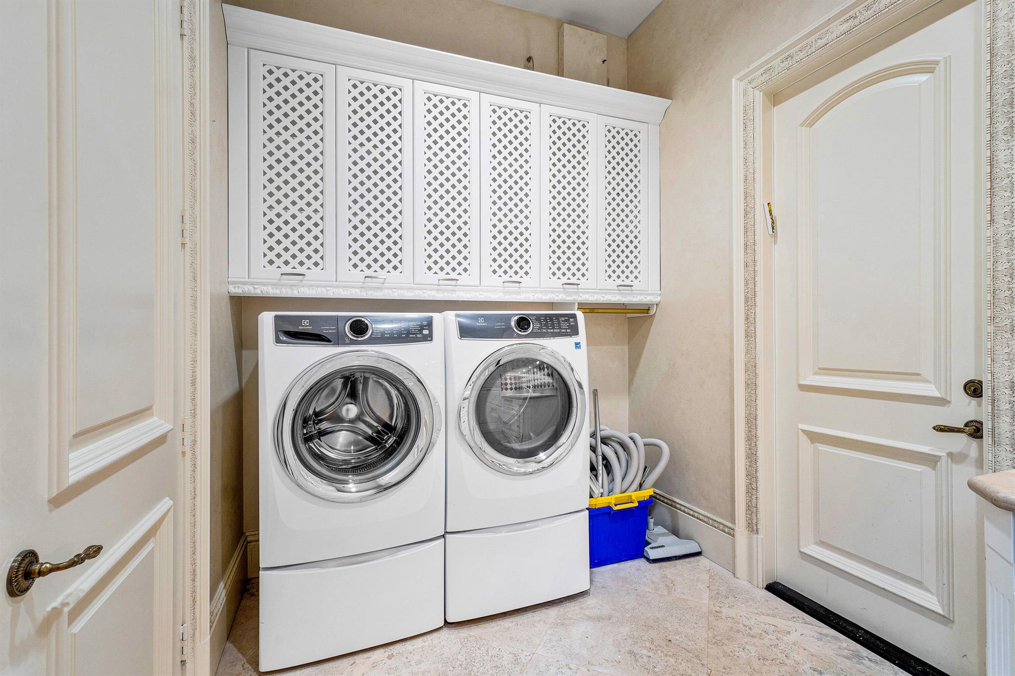 MIZNER LAKE ESTATES - Residential