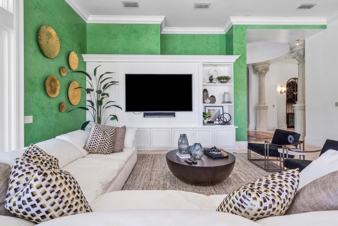 MIZNER LAKE ESTATES - Residential