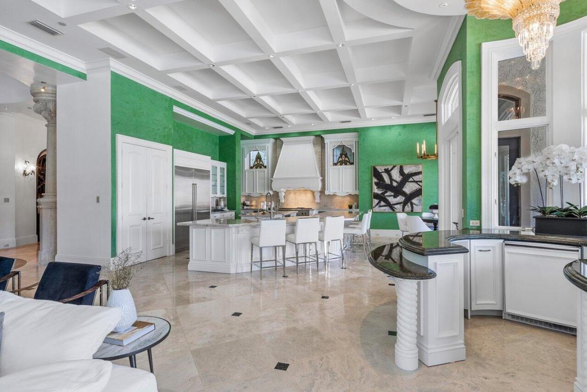 MIZNER LAKE ESTATES - Residential