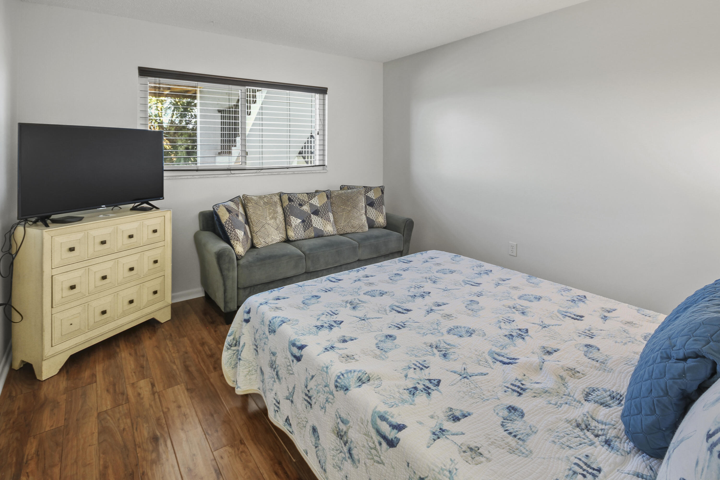 WILSHIRE NORTH CONDOS - Residential Lease