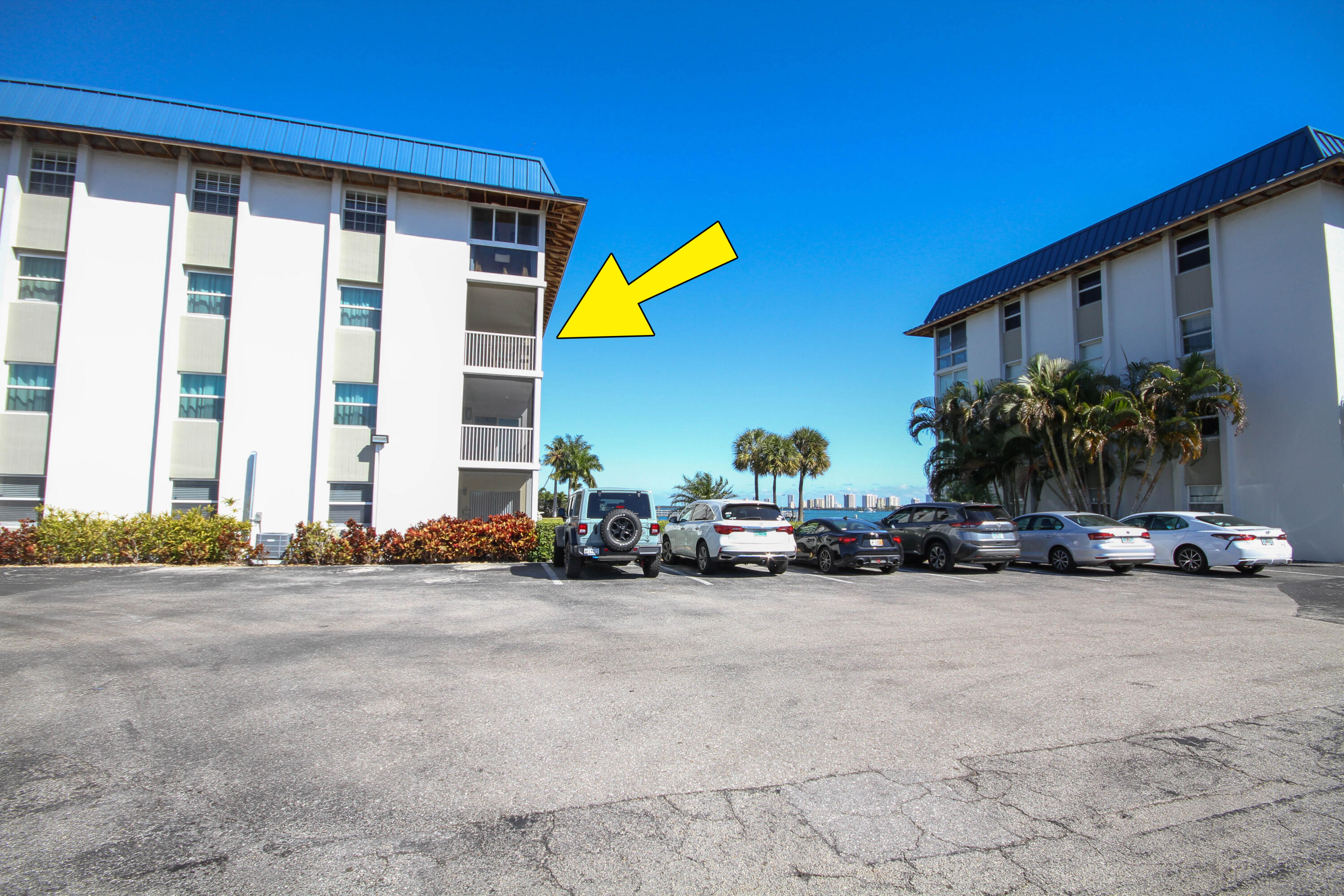 WILSHIRE NORTH CONDOS - Residential Lease