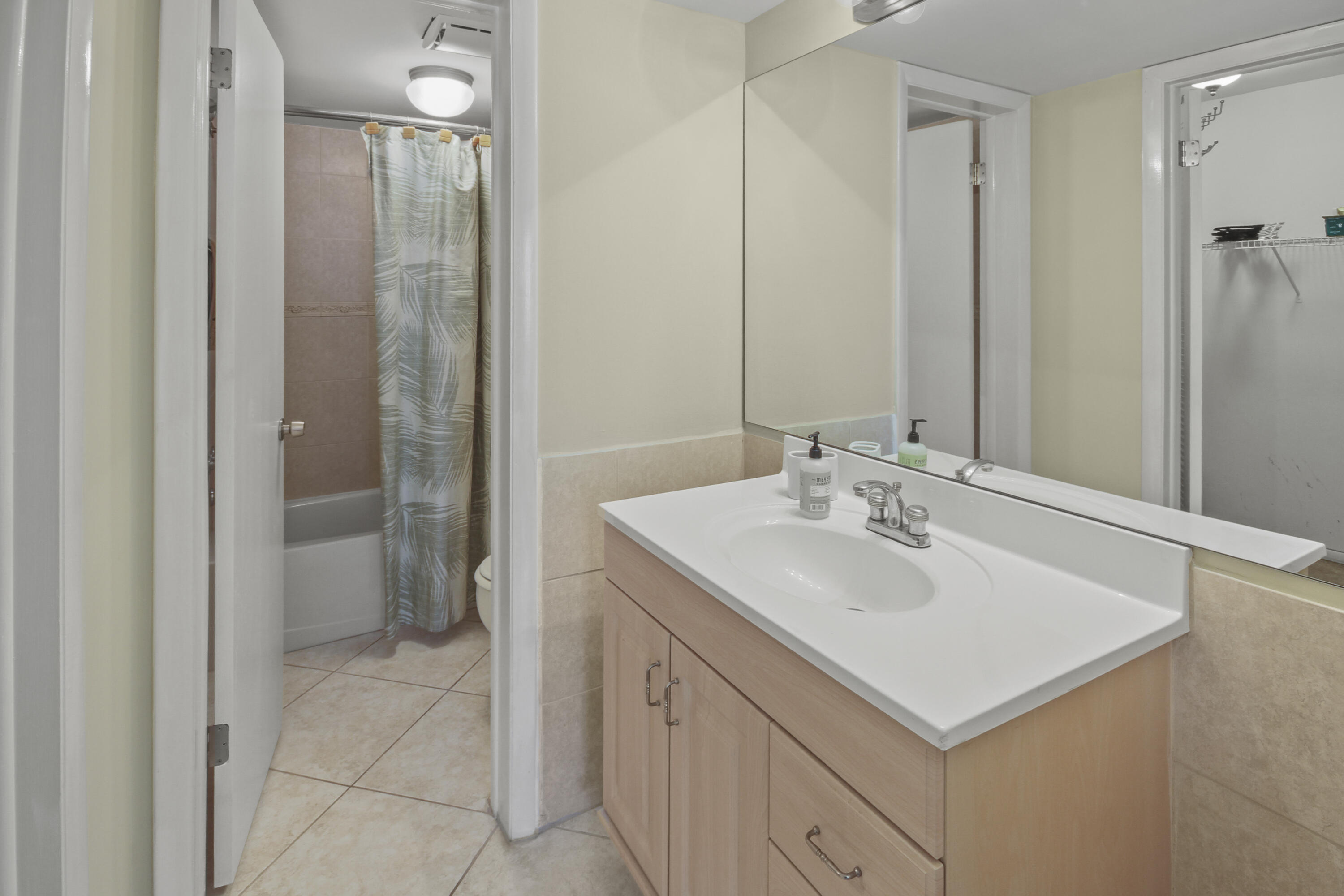 WILSHIRE NORTH CONDOS - Residential Lease