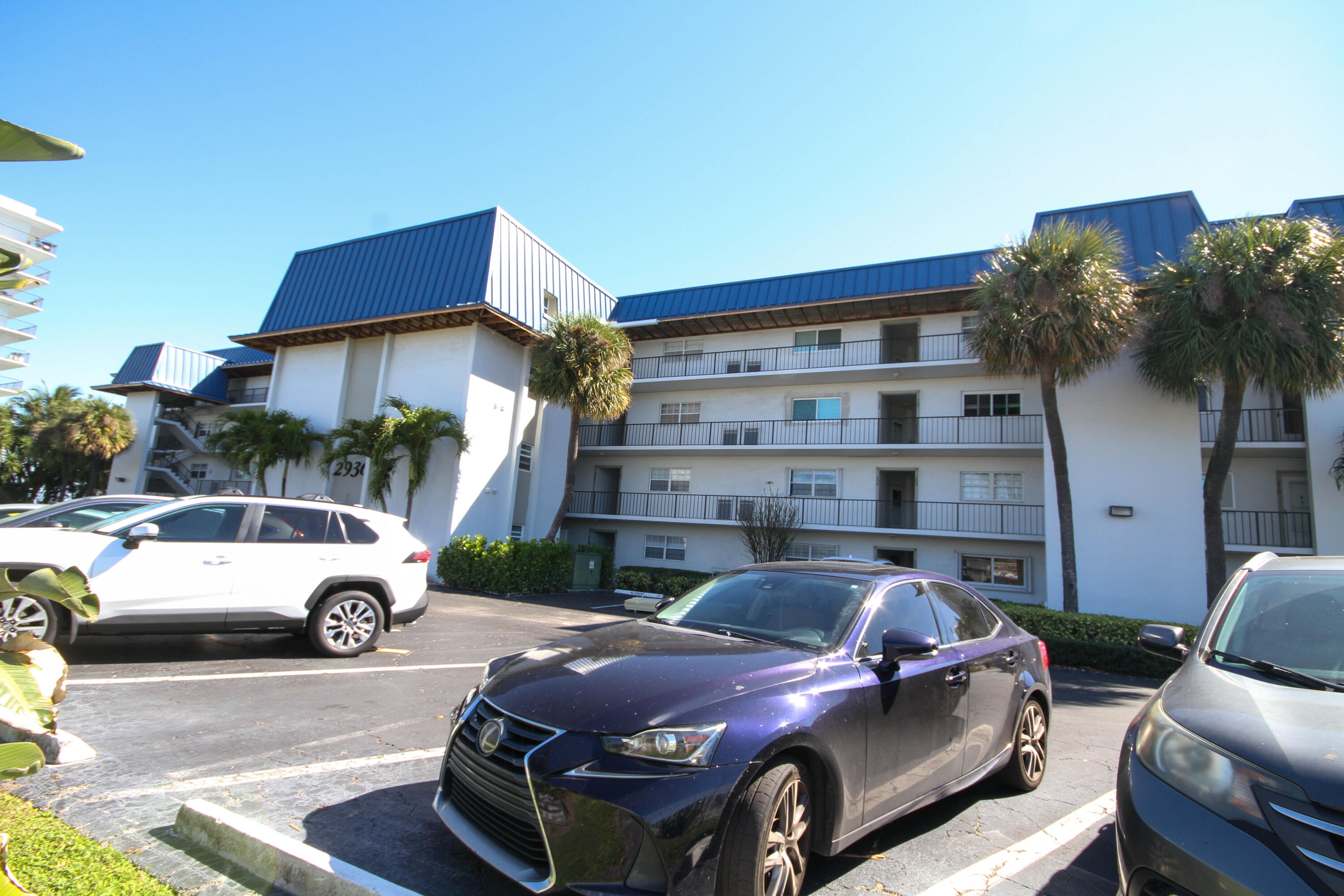 WILSHIRE NORTH CONDOS - Residential Lease