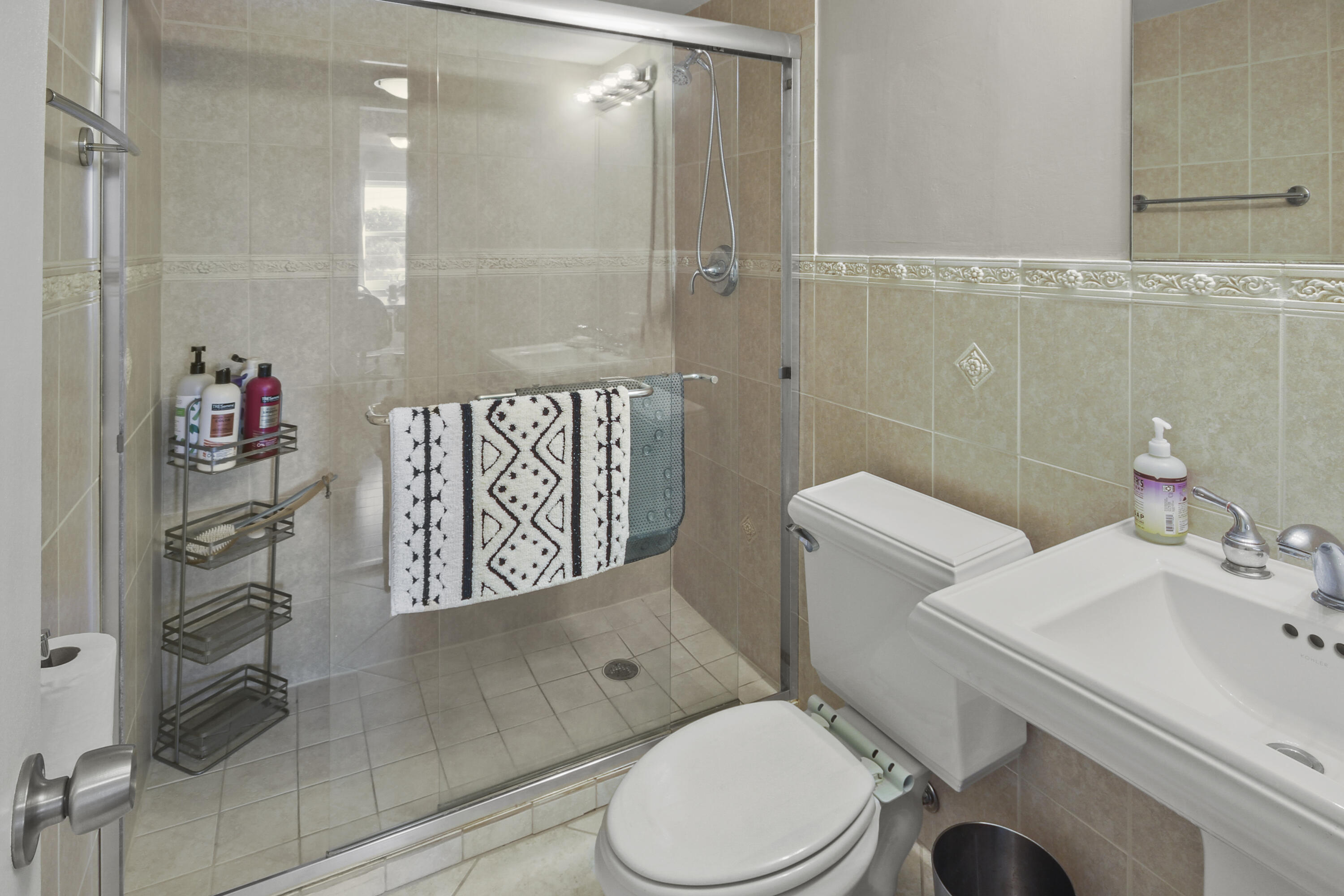 WILSHIRE NORTH CONDOS - Residential Lease