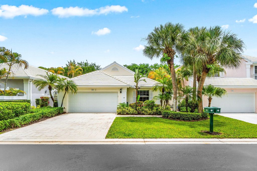 Photo of 25 Wyndham Lane, Palm Beach Gardens, FL 33418 (MLS # B26016224)