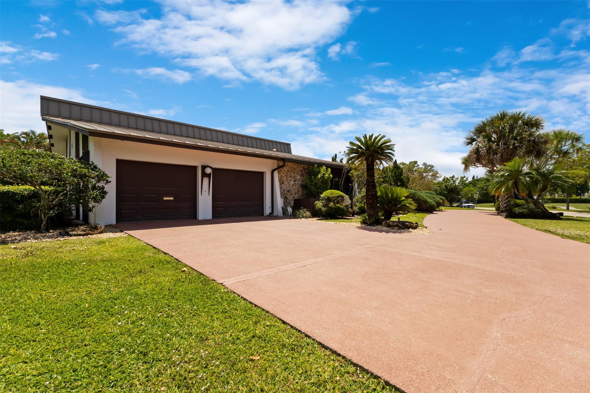 5200 WOODLANDS BL