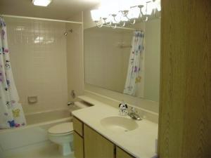 SANDALWOOD LAKES SOUTH - Residential Lease