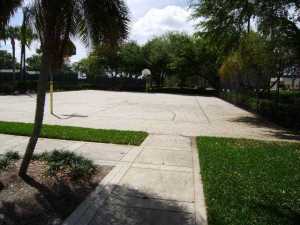 SANDALWOOD LAKES SOUTH - Residential Lease