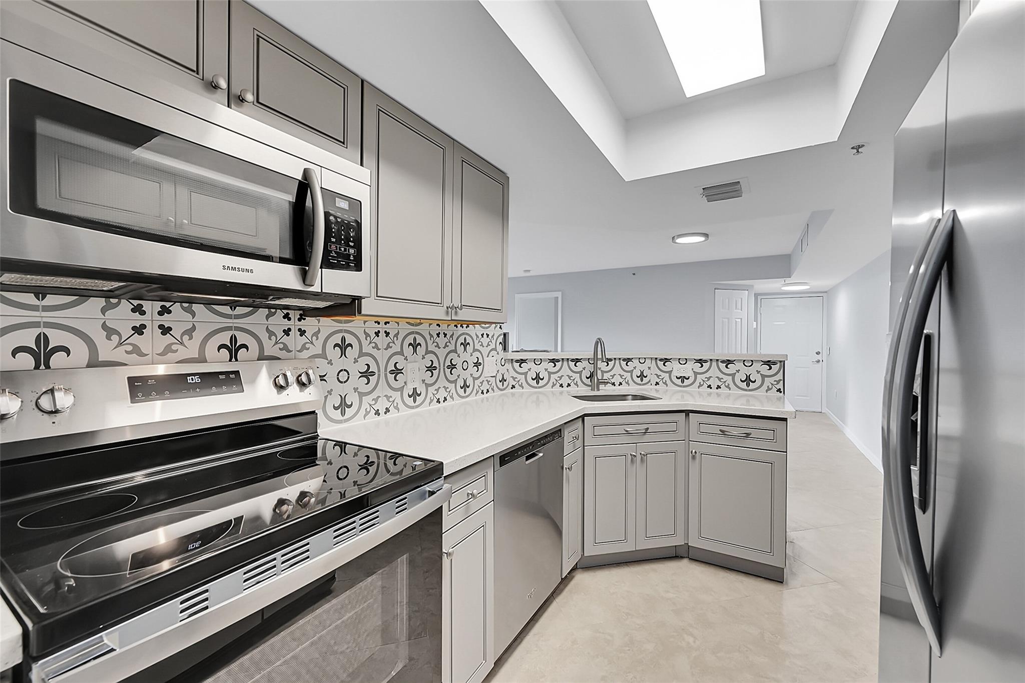 5005 Wiles Rd 203