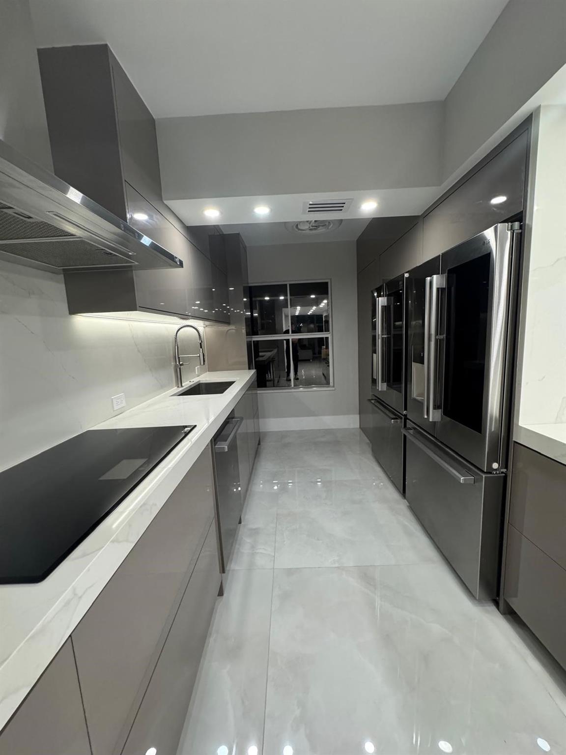 OCEAN PLAZA - Residential