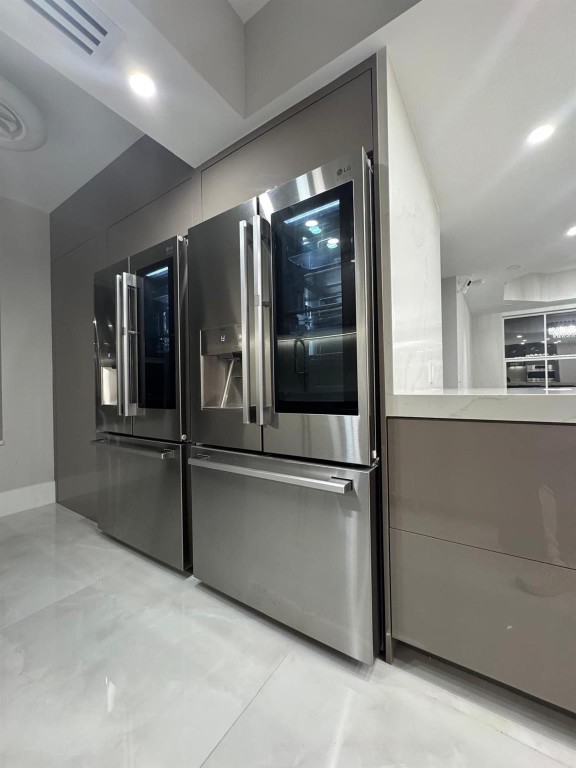 OCEAN PLAZA - Residential