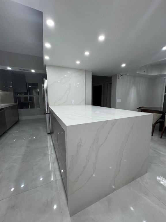 OCEAN PLAZA - Residential