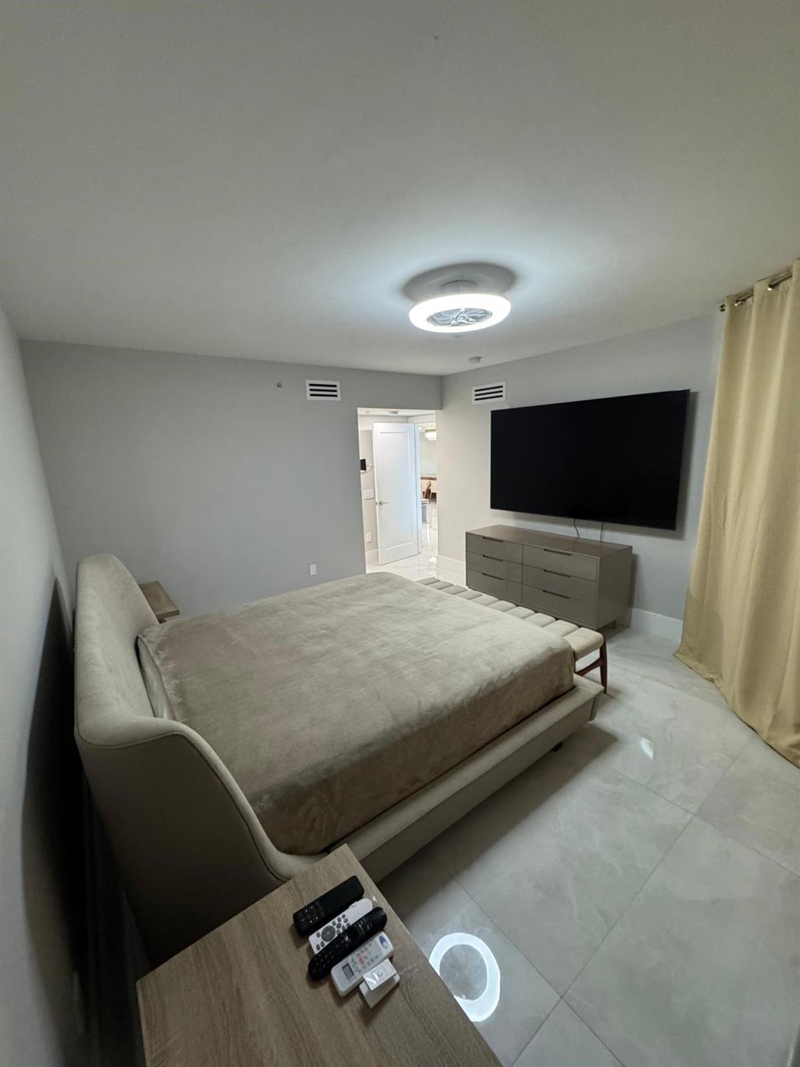 OCEAN PLAZA - Residential