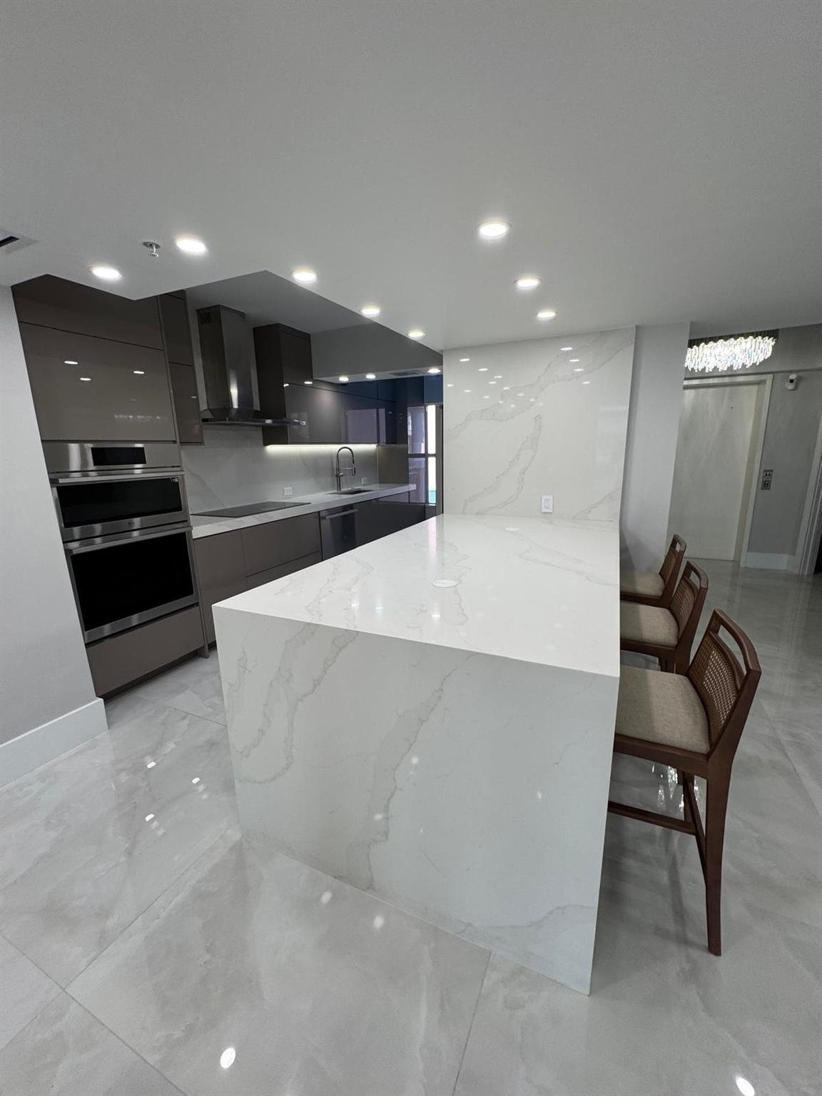 OCEAN PLAZA - Residential