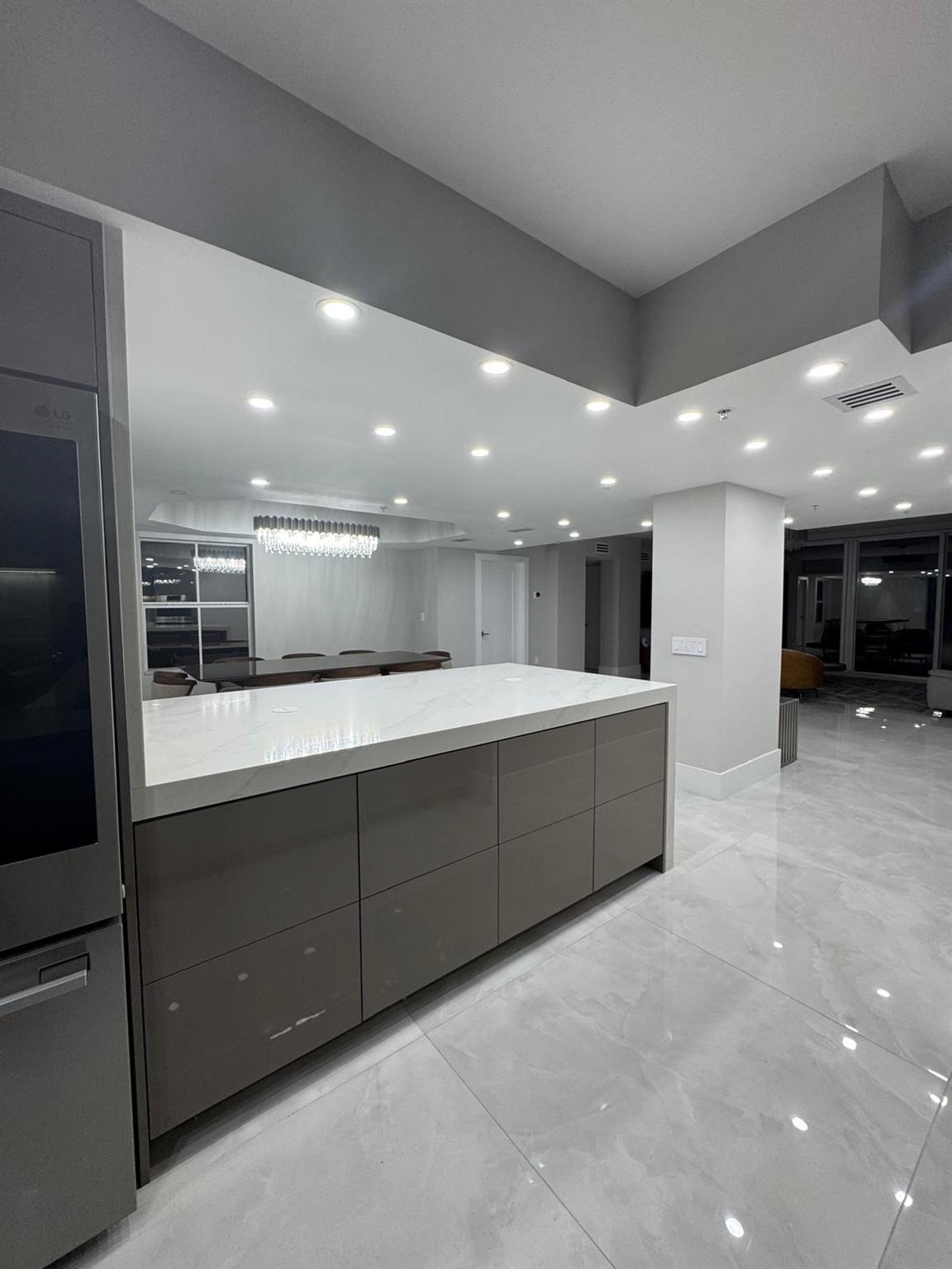 OCEAN PLAZA - Residential