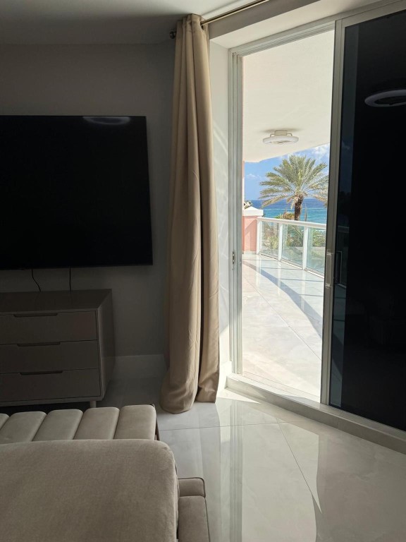 OCEAN PLAZA - Residential