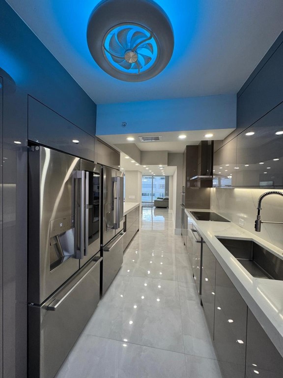 OCEAN PLAZA - Residential