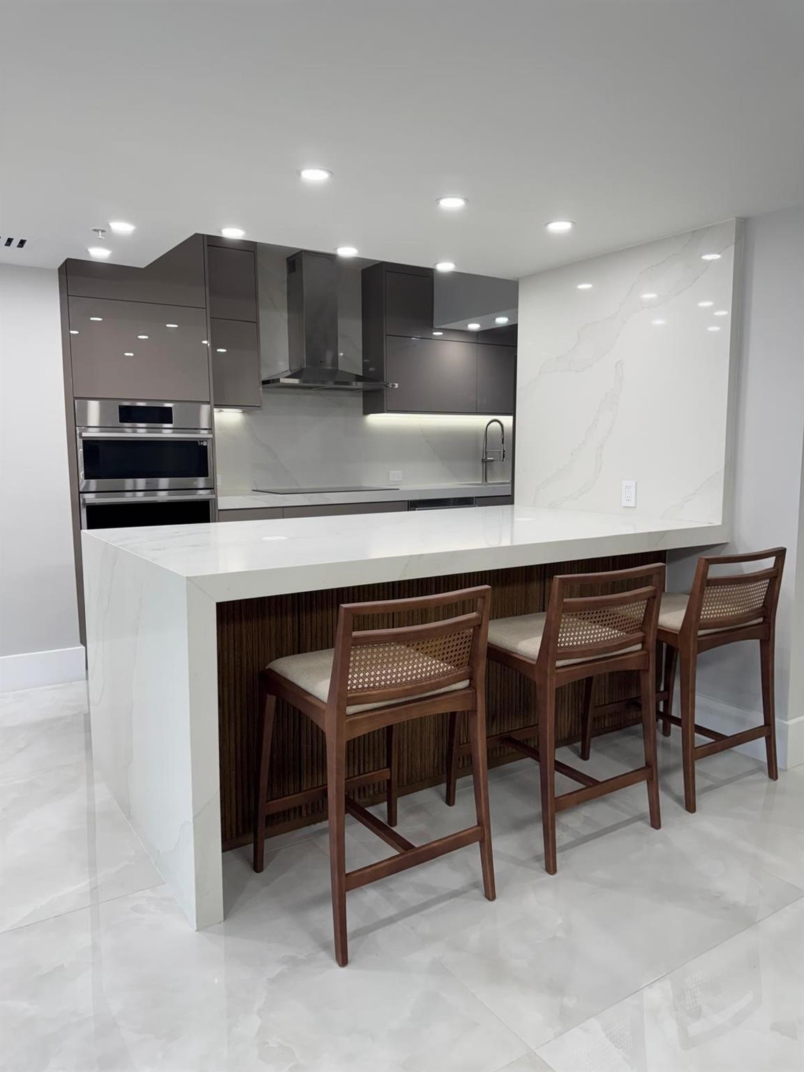 OCEAN PLAZA - Residential