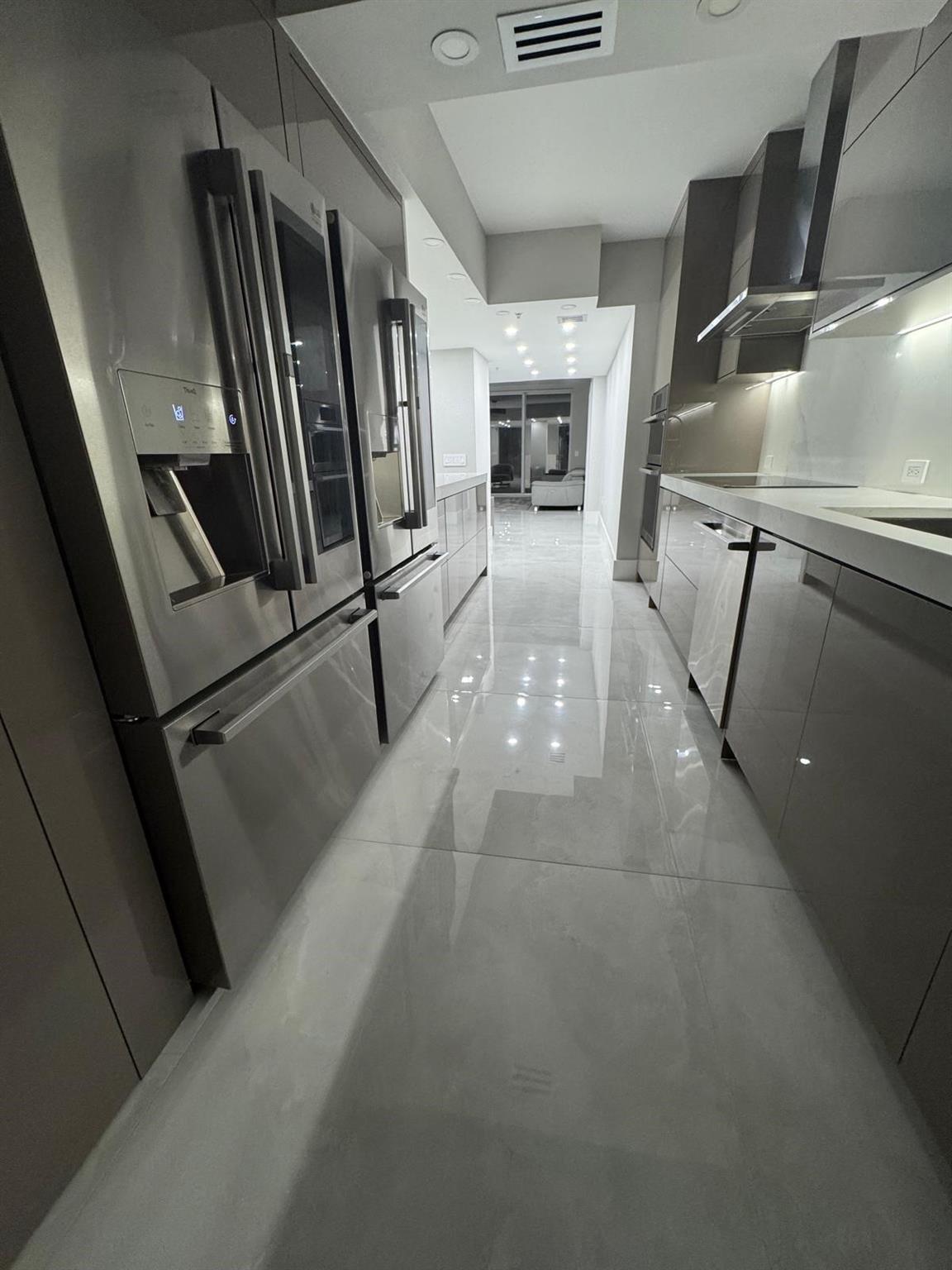 OCEAN PLAZA - Residential