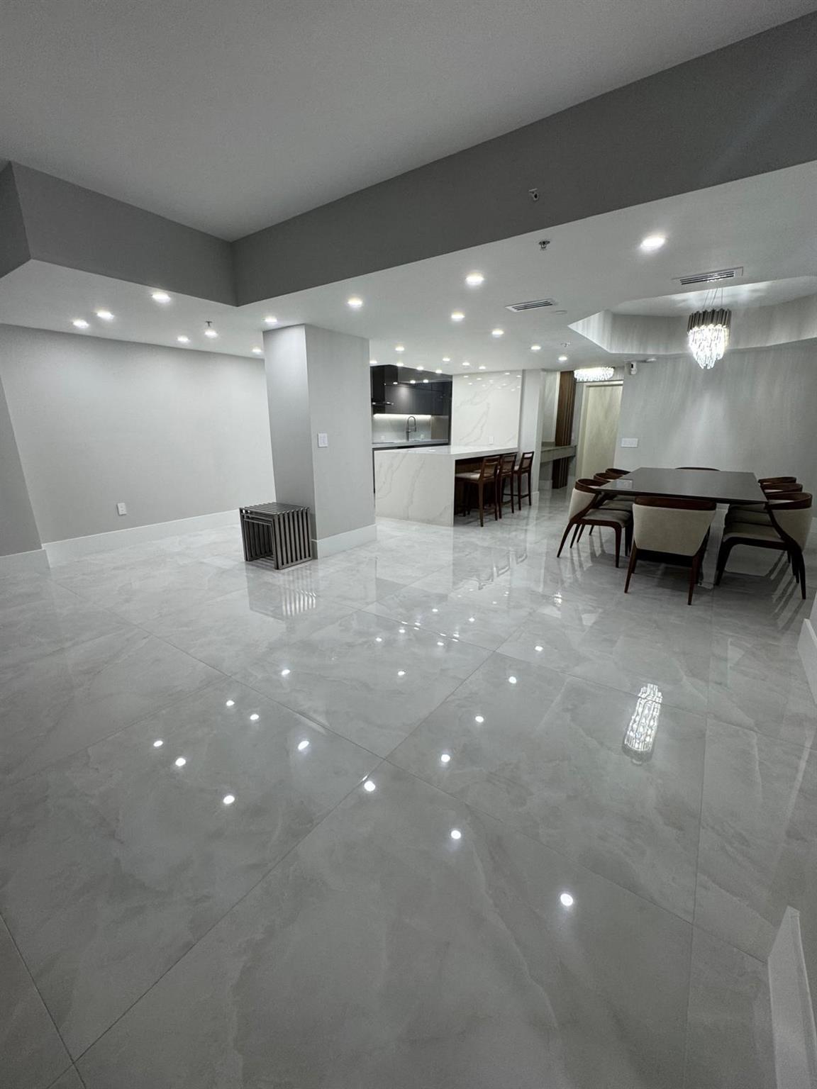 OCEAN PLAZA - Residential