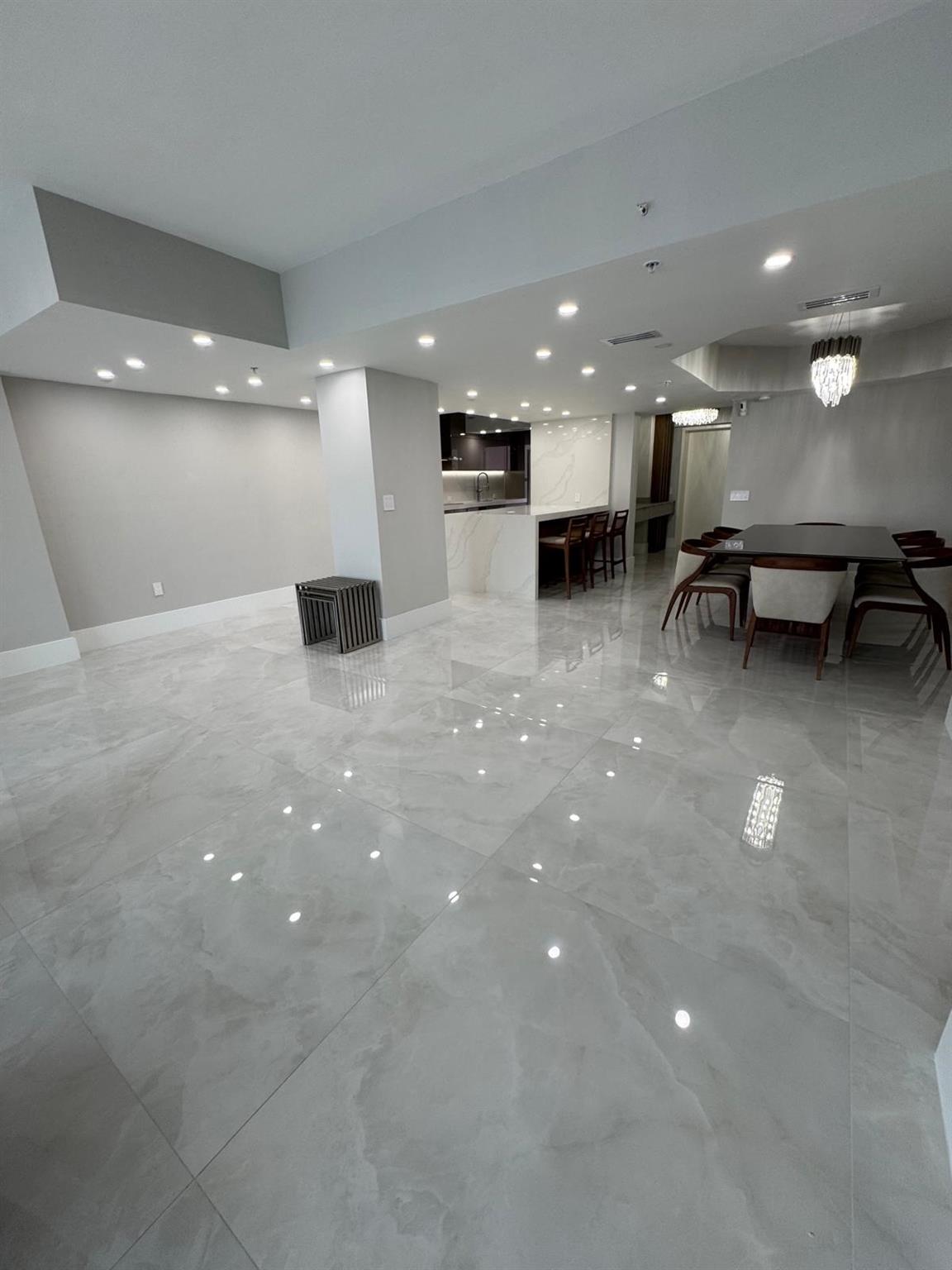 OCEAN PLAZA - Residential