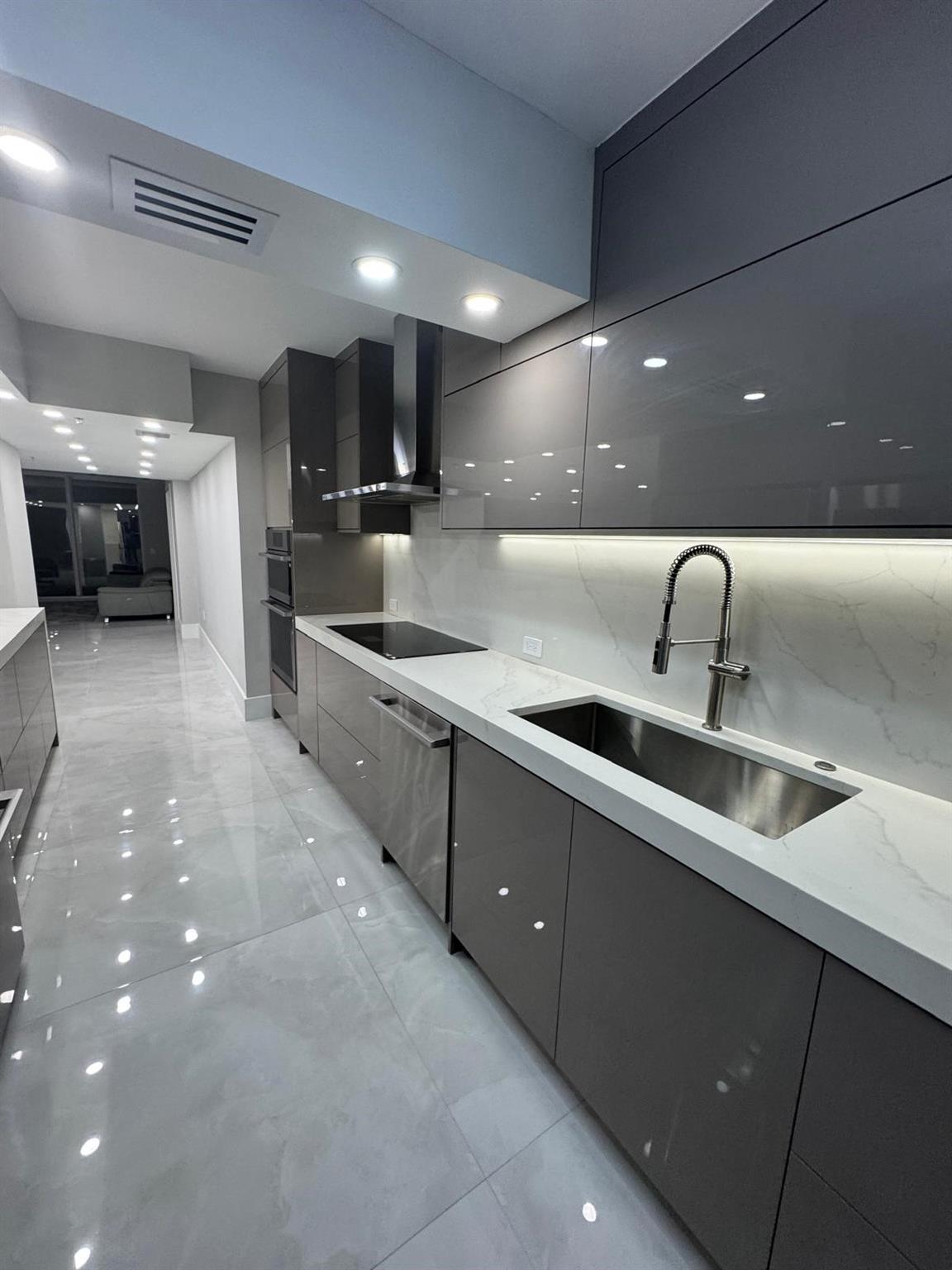 OCEAN PLAZA - Residential