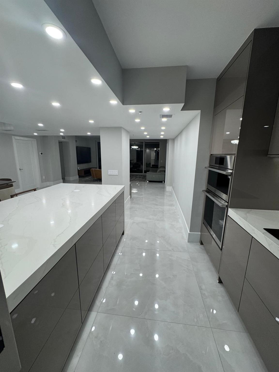 OCEAN PLAZA - Residential