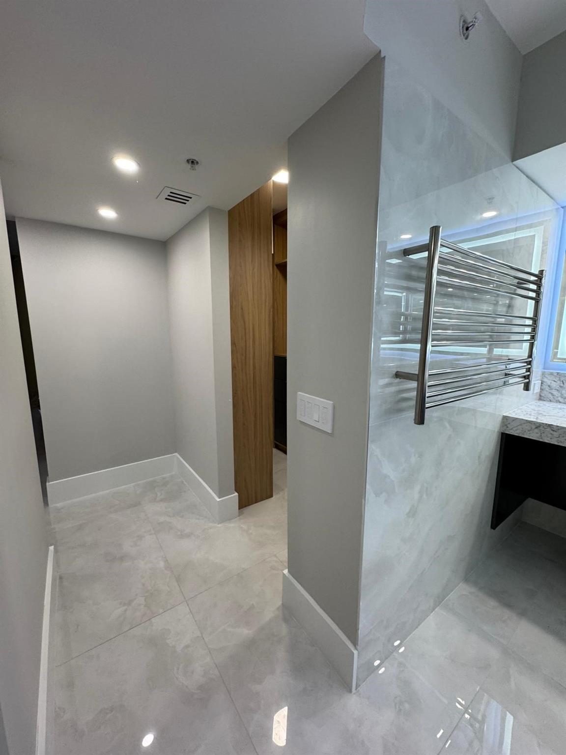 OCEAN PLAZA - Residential